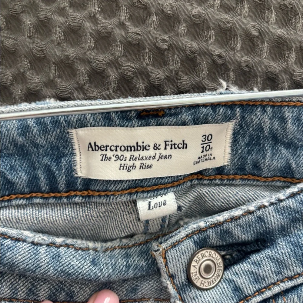 Abercrombie & Fitch 90s Relaxed High Rise SHORT CURVE LOVE - Picture 3 of 3